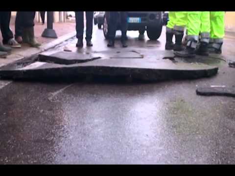 ONDA TG 9.08.2013 - DISAGI A SULMONA A CAUSA DEL MALTEMPO: APERTA VORAGINE IN VIA PESCARA