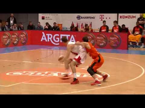 Fighting always pays off - Toni Katić steals the ball and gives Džanan Musa an easy dunk!