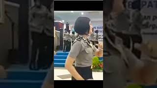 Download lagu para Polwan goyang maumere secara kompak dan gemulai #short #polisi #polwan mp3