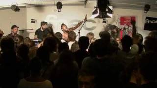 Showcase - Skip the use - Off me - 1/4 - Fnac Paris Forum