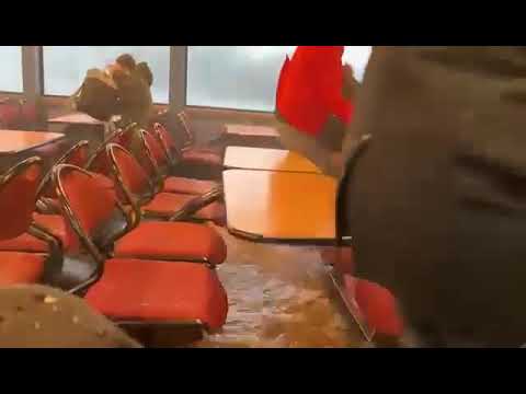 HaDag Fähre Linie 62, Hamburg - Scheibe geht durch den Sturm zu bruch.