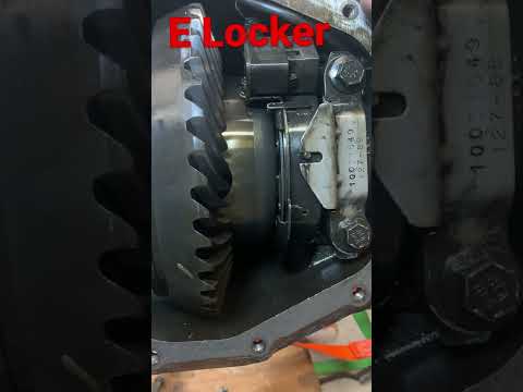 How does a E Locker work