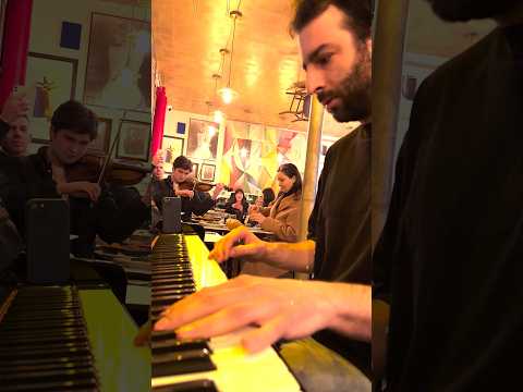 A Violinist started playing VIVALDI SUMMER with me in a restaurant 😱🎻 (It was @lukafaulisi !)