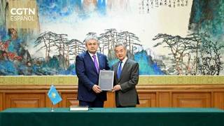 Canciller chino sostiene conversaciones con homólogo kazajo