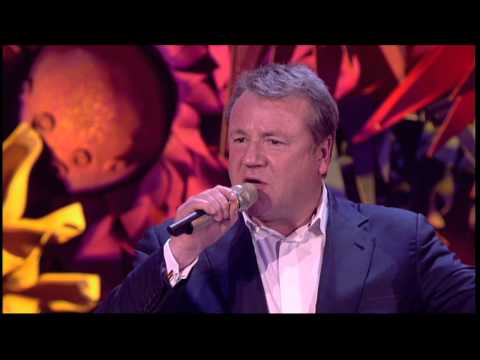 Paul Weller wins Outstanding Contribution to Music presented by Ray Winstone | 2006