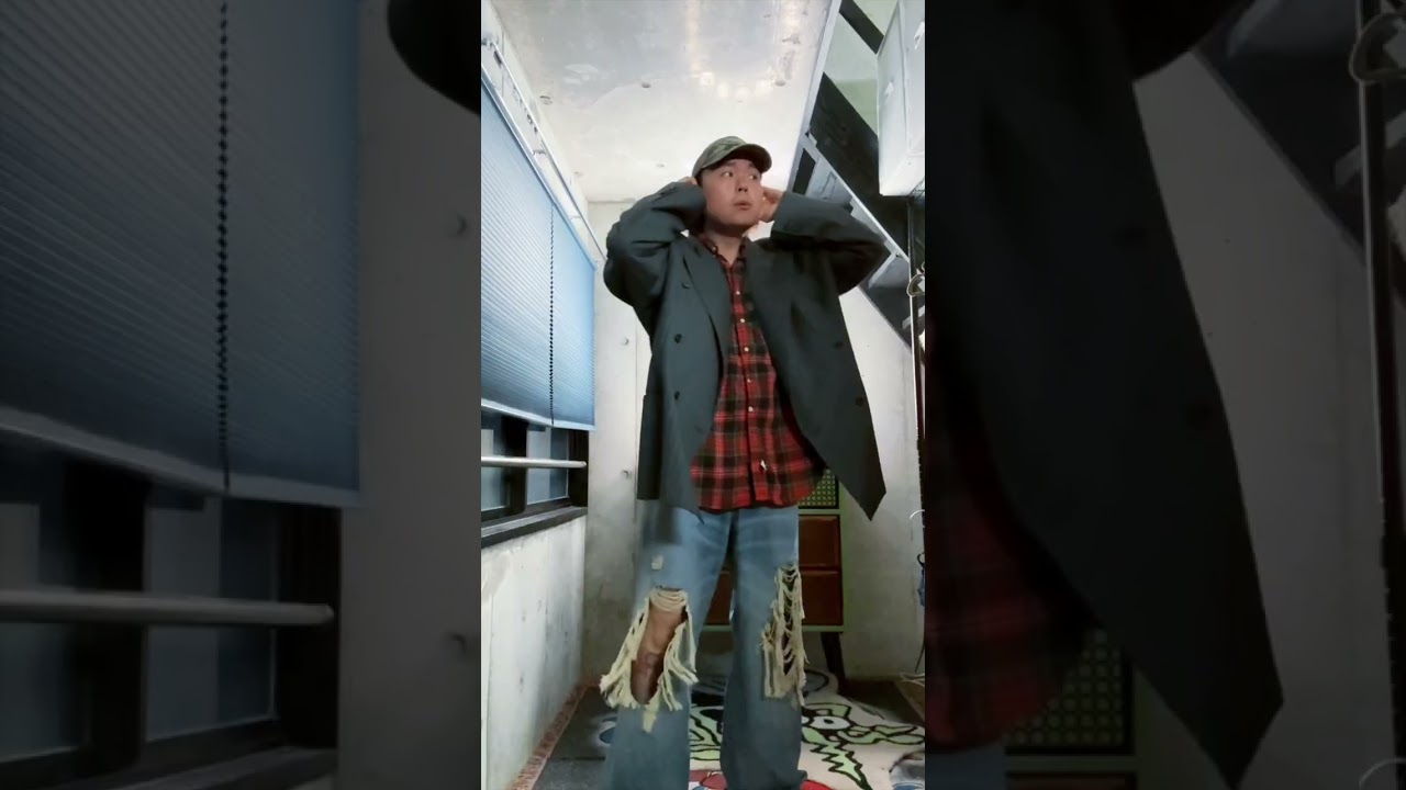 着替えるポヨマル1[OOTD]