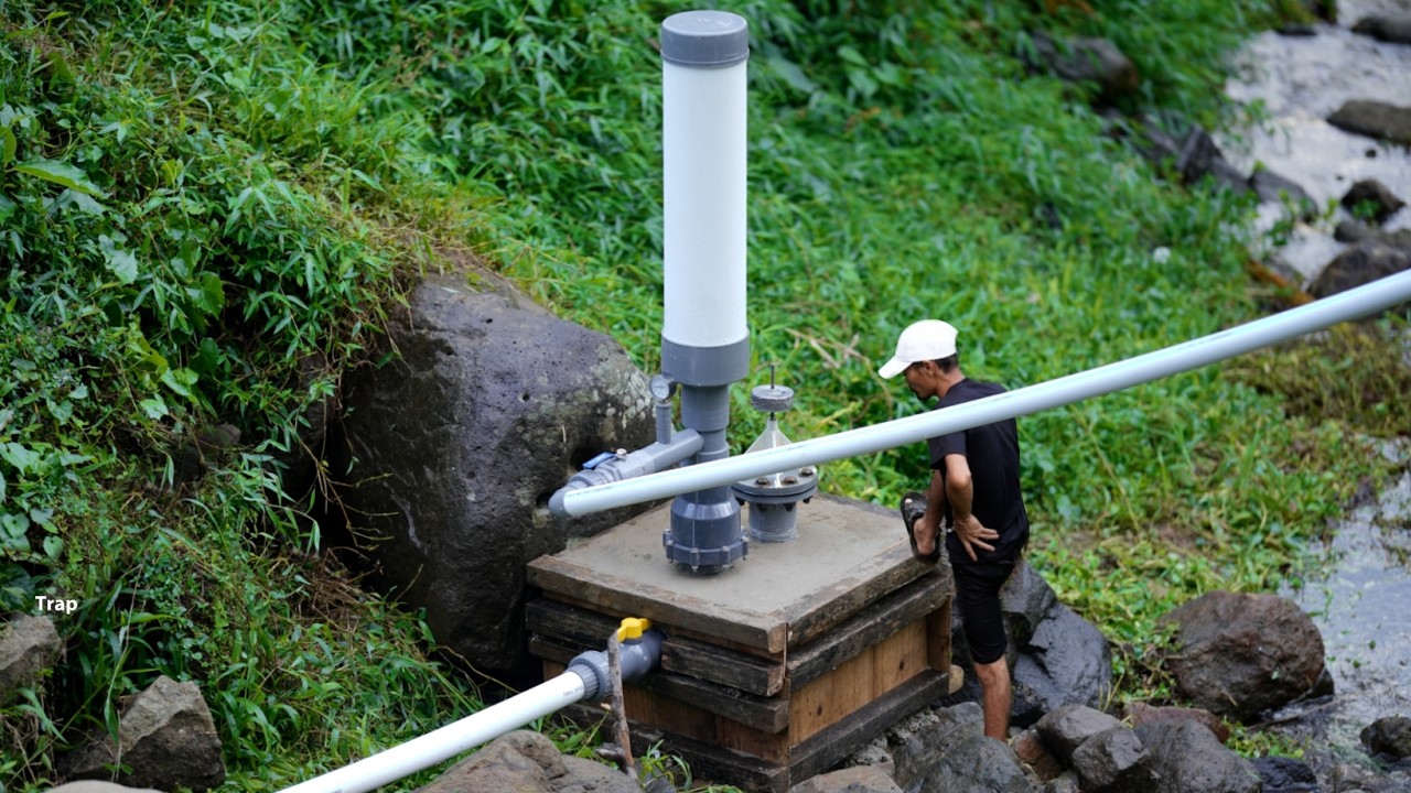 Water pump without electricity that can pump water up to the hills
