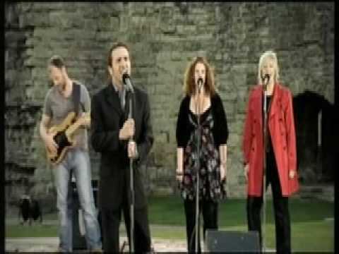 Y Bardd o Montreal, Bryn Fon a'r band.