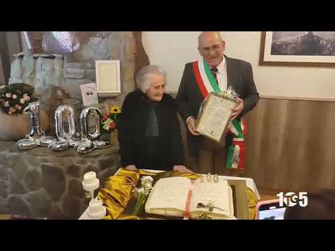 Atena Lucana in festa per i 100 anni di Francesca Caggiano: il Sindaco le consegna latto di nascita originale