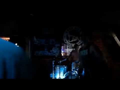 Moral Hangover - Moral Hangover - Slušní a Spravedliví ( Live Coolna- Veselí n. M