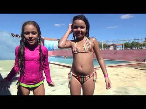 Brincando na piscina