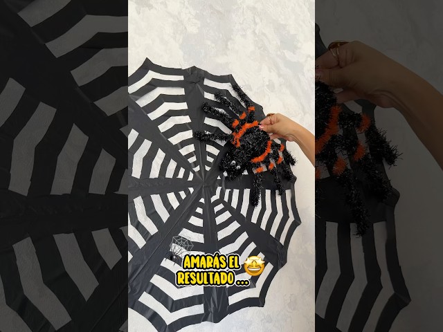 Vídeo relacionado con Decoración Halloween Exterior, Halloween Telaraña Gigante y 1 Araña Gigante 59 Pulgadas con 20 mini Arañas, Ganchos, Red Elástica y Estacas Para el Suelo Para Fiesta en el Jardín de Halloween