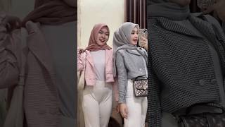 Download lagu PILIH KIRI APA KANAN? #wanitaidaman #hijabstyle #shortvideo mp3 Download lagu PILIH KIRI APA KANAN? #wanitaidaman #hijabstyle #shortvideo mp3