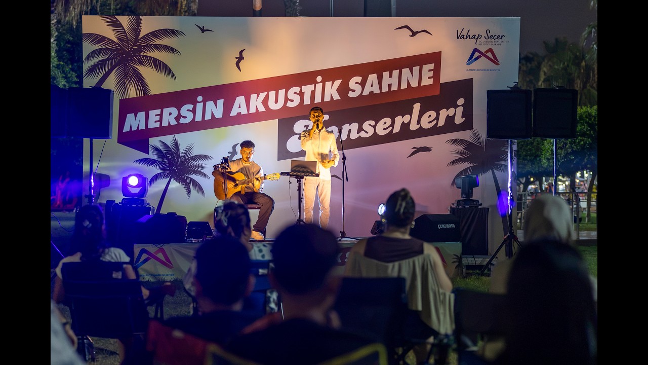 MERSİN BÜYÜKŞEHİR’İN AKUSTİK SAHNESİ YAZ AKŞAMLARINA RİTİM KATIYOR