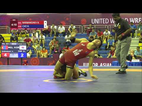 BRONZE FS - 57 kg: N. NARMANDAKH (MGL) v. H. CHO (KOR)