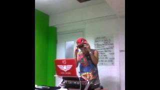 Download lagu just mix run the world and just blow by dj tcee mp3