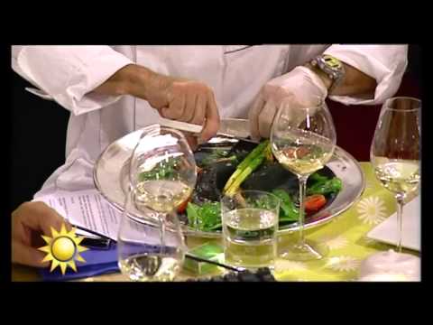 Här tvingas Steffo äta upp sina ord - eller snarare sin HATT