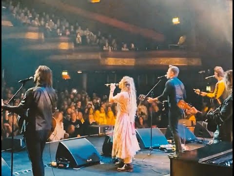 Charles Esten - Down the Road - Live in London (Visualizer)