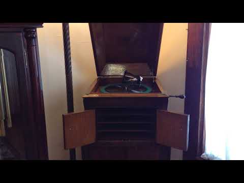 Victor 18256-B (B-19319)  "Let's All Be Americans Now" -- American Quartet.  Victrola Xa. 1917.