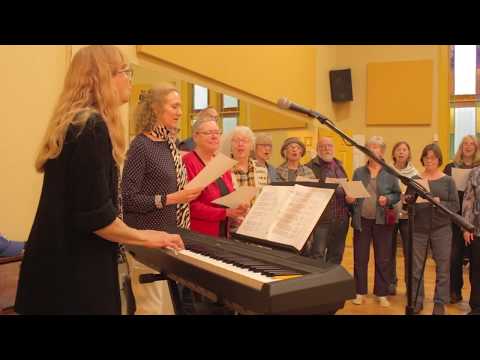 SongClub singing End Of The Line by The Travelling Wilburys.