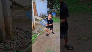 Download lagu Arik nangkep burung merpati #trendingshorts mp3