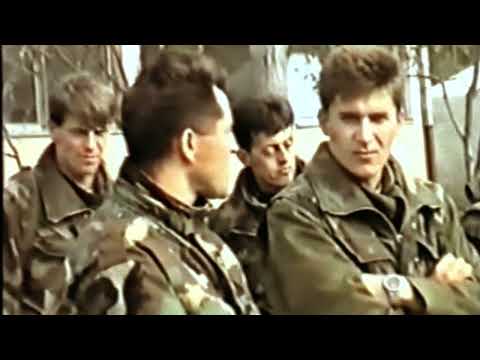 Izet Nanić ispred stroja "ruži" jednog borca