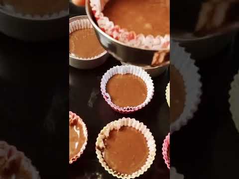 chocolate cupcake with vanilla frosting😋😋😋