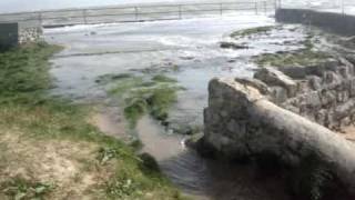 preview picture of video 'Benllech Anglesey - High Tide and High Winds'