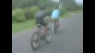 preview picture of video 'Carreras de bicicletas (revancha toño y jhonátan).3GP'