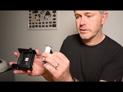 Loading Bronica film backs (ETRSi, SQAi, GS1)