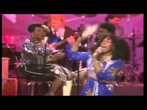 Martha  Reeves  --  Nowhere  To  Run  [[  Official   Live  Video  ]]  HD