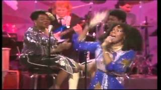 Martha  Reeves  --  Nowhere  To  Run  [[  Official   Live  Video  ]]  HD
