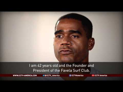 Favela Surf Club aids poor children in Rio though surfing