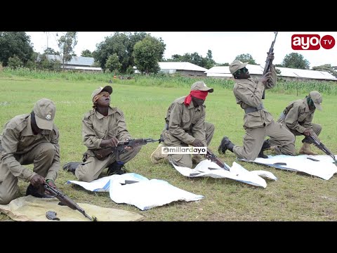 DAKIKA MOJA ILIVYOTUMIKA KUFUNGA NA KUFUNGUA BUNDUKI YA SMG BILA KUANGALIA