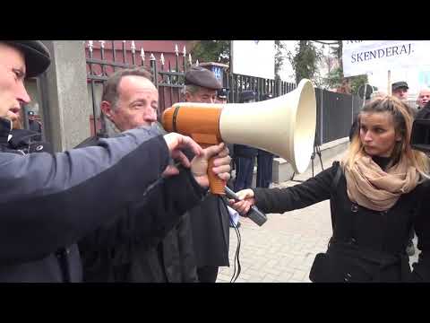 Shoqata per deme te luftes "Ngritja e Zerit"" - Protesta paqesore ne Prishtine 25.11.2016