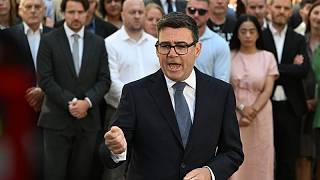 El nuevo primer ministro británico Andy Burnham promete un plan de 10 años para estabilizar el país