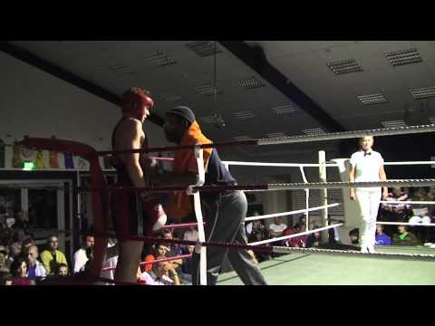 TuS Syke Boxkämpfe 25.09.10 Buxtehude Anatoli 1. Kampf (Einlagekampf) Runde 2+3.avi