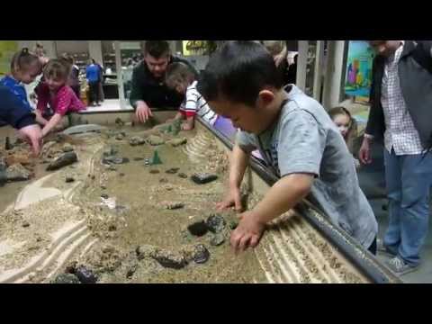 2014.04.06 Astin @ OMSI - Playing with sand