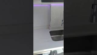 Cuisine en mdf gris avec quartz blanc  abonnez vous et recevez toutes nos réalisations 👍🏽👍🏽