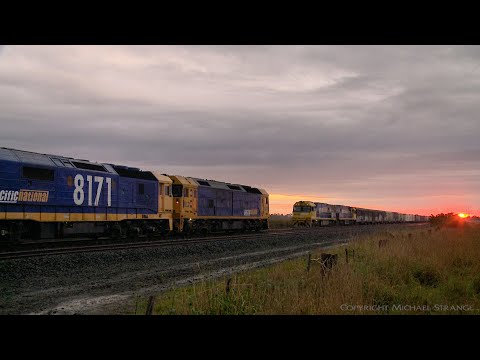 Grain Train Crosses 2PM5 Container Freight - PoathTV Australian Railways