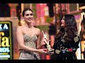 Aishwarya Rai Presenting Best Actress Kriti Sanon For Mimi IIFA 2022