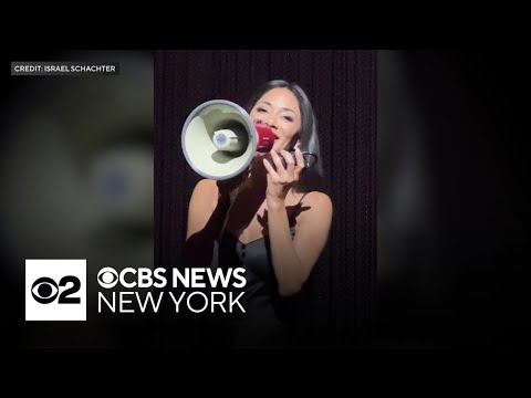 "Sunset Boulevard" star Nicole Scherzinger performs with bullhorn after technical difficulties