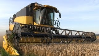 preview picture of video 'New Holland CX880, CX8080 und CR9060 Mähdrescher - Getreideernte bei Tag und Nacht'
