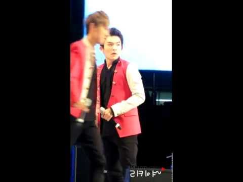 121110 foreign students culture festival - be ma girl by Rickya.com