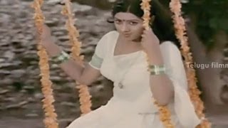 Sirimalle Puvva Song - Sridevis Padaharella Vayasu