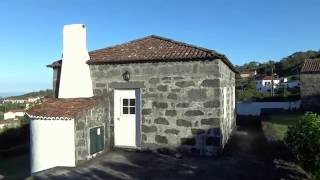 preview picture of video 'Casas do Areeiro - Faia & Azálea'