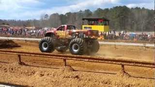 preview picture of video 'Walking Tall @ Virginia MotorSports Park - Good Friday Mud Bog 2013'
