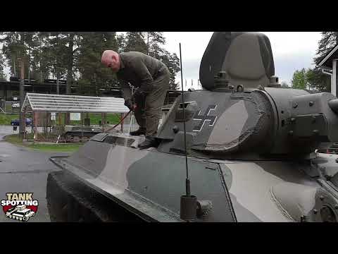 T-34/76 Cleaning - Parola Armour Museum