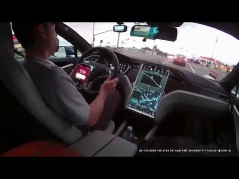 Tesla Model S Auto Pilot 7.1 doesn't see stopped vehicle and doesn't brake.