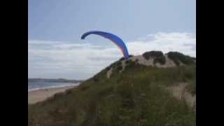 preview picture of video 'Paragliding playing on the dune & ridge/cliffs at Lunan Bay'